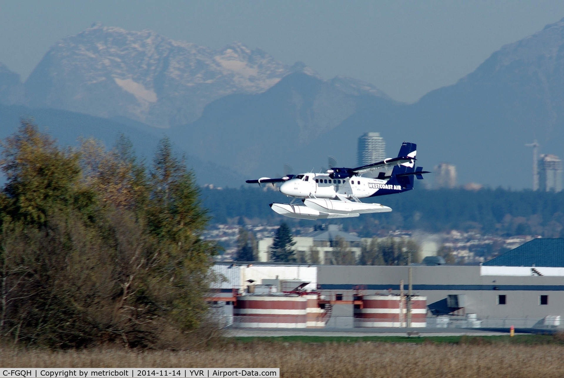 C-FGQH, 1968 De Havilland Canada DHC-6-100 Twin Otter C/N 106, departure from the Fraser River