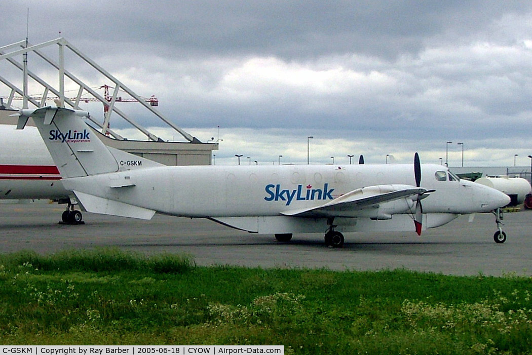 C-GSKM, 1984 Beech 1900C C/N UB-21, Beech 1900C [UB-21] (Skylink Express) Ottawa-Macdonald Cartier International~C 18/06/2005