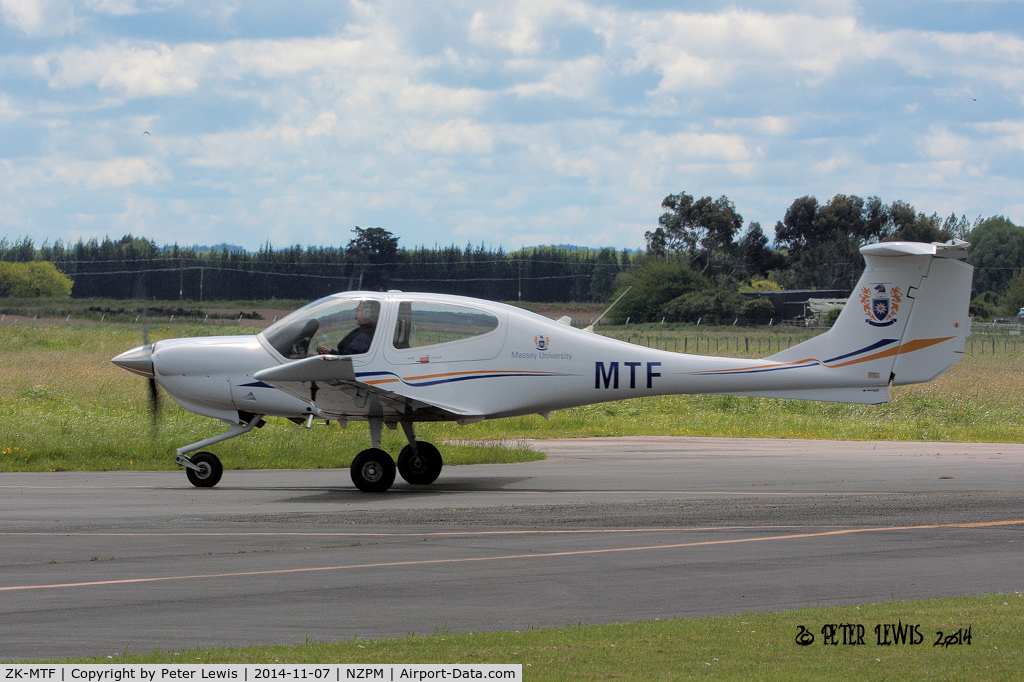 ZK-MTF, Diamond DA-40 Diamond Star C/N 40.989, Massey University School of Aviation, Palmerston North