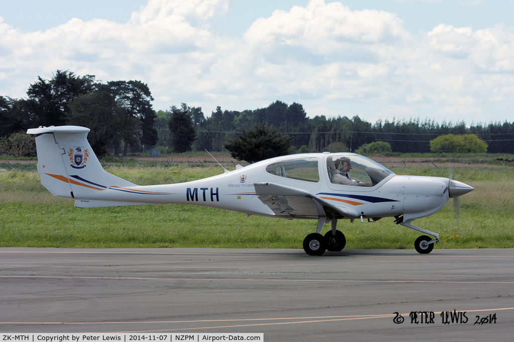 ZK-MTH, Diamond DA-40 Diamond Star C/N 40.1012, Massey University School of Aviation, Palmerston North