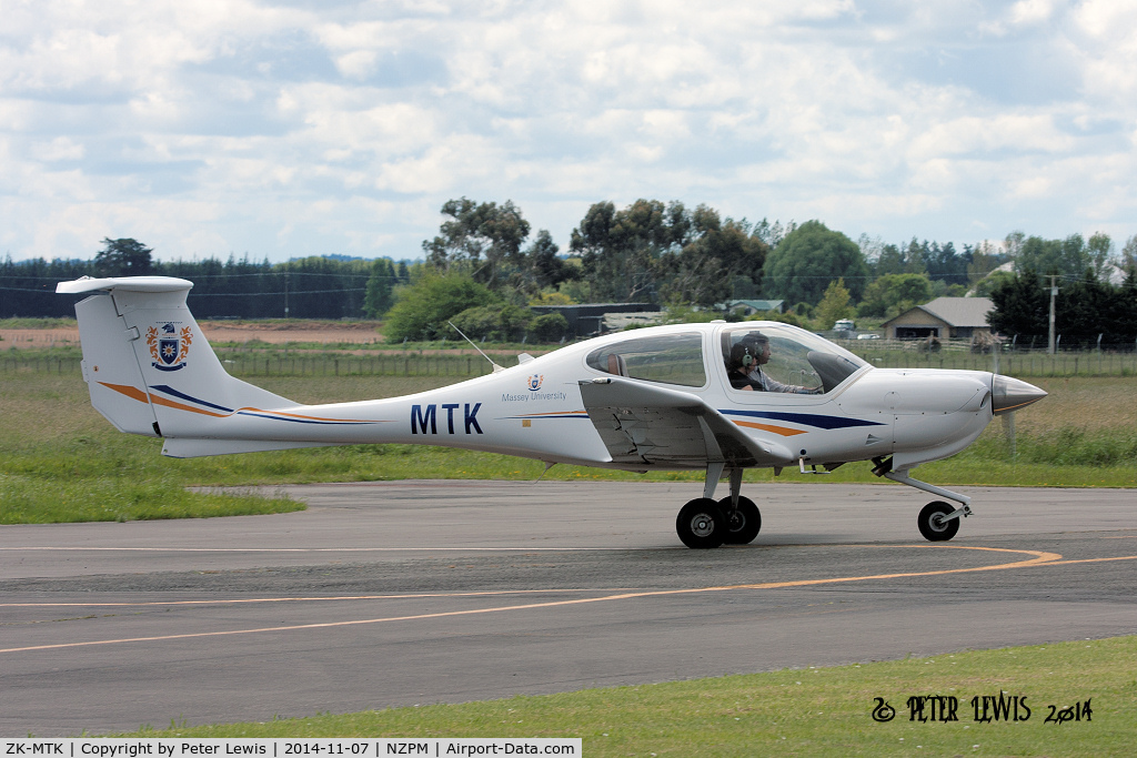 ZK-MTK, Diamond DA-40 Diamond Star C/N 40.1027, Massey University School of Aviation, Palmerston North