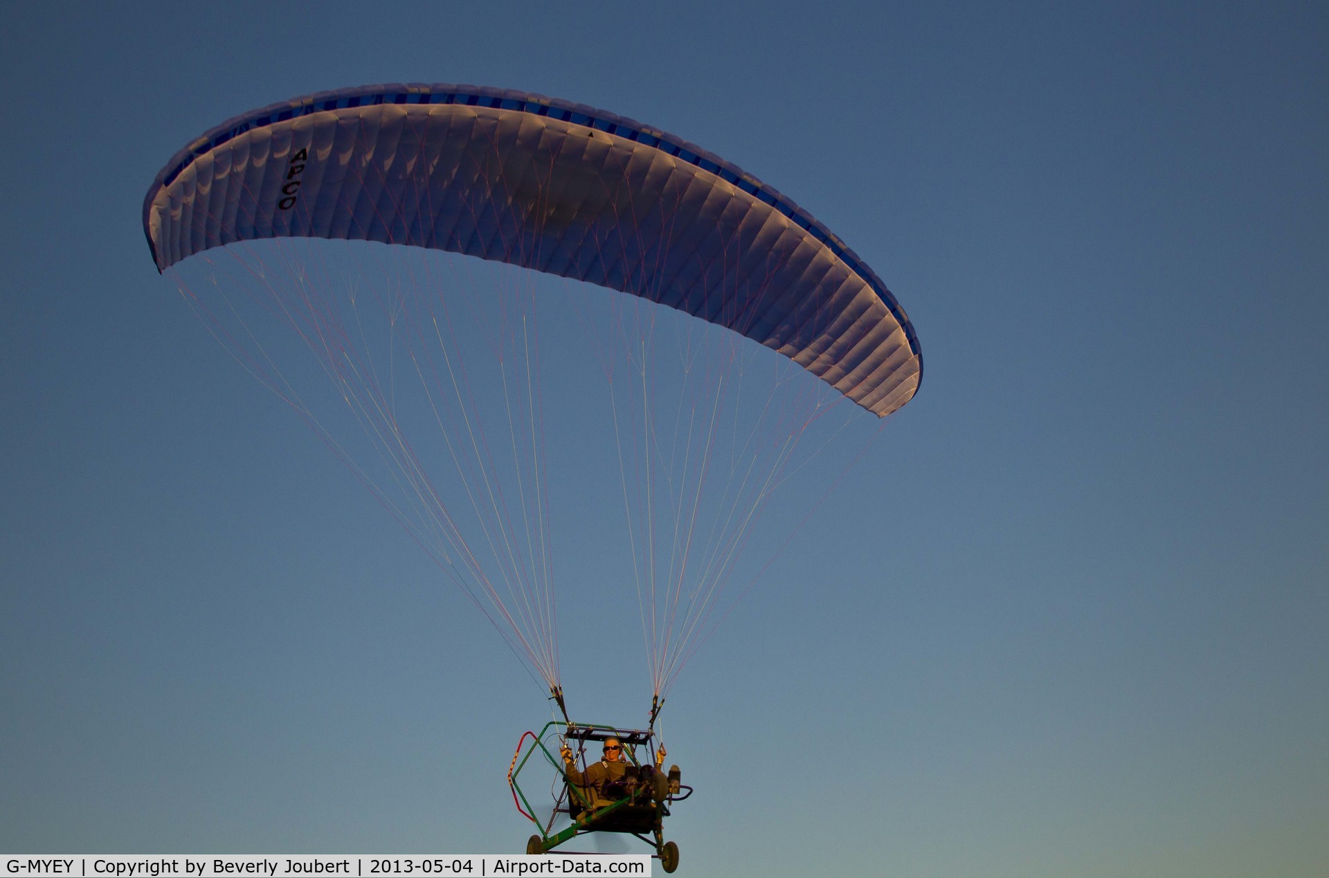 G-MYEY, 1992 Powerchute Systems International Ltd POWERCHUTE KESTREL C/N 00427, Mosu flying