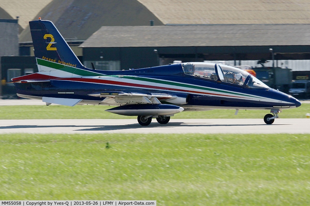 MM55058, Aermacchi MB-339PAN C/N 6852/190/AA087, Italian Air Force Aermacchi MB-339PAN, Number 2 in may 2013, Frecce Tricolori Aerobatic Team, Salon De Provence Air Base 701 (LFMY) Open day 2013