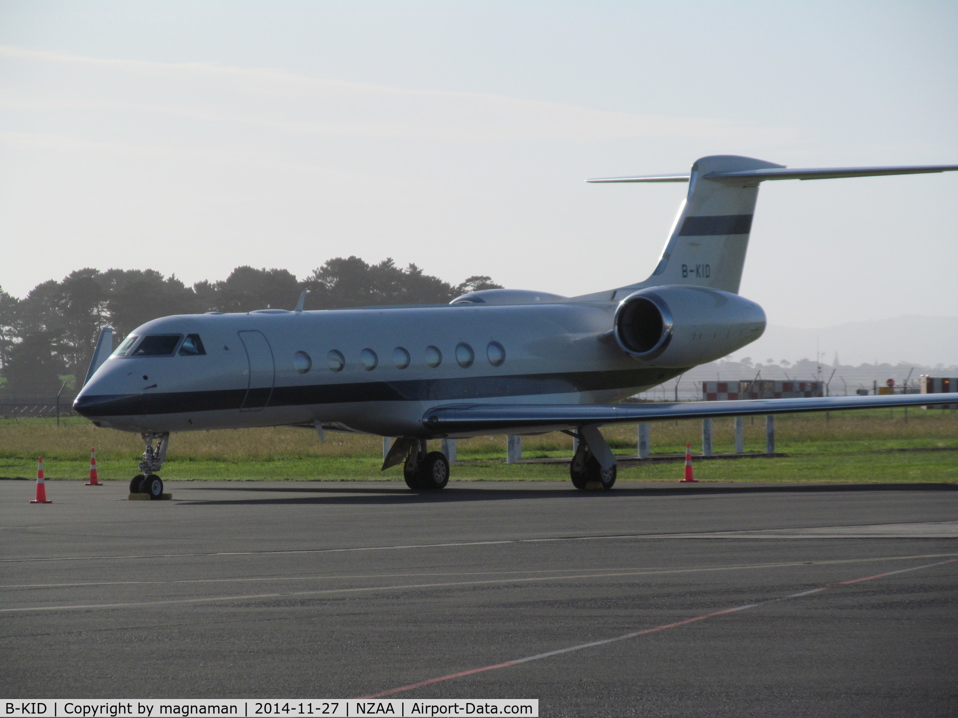 B-KID, Gulfstream Aerospace V-SP G550 C/N 5115, regular back again yesterday - still here on 27/11