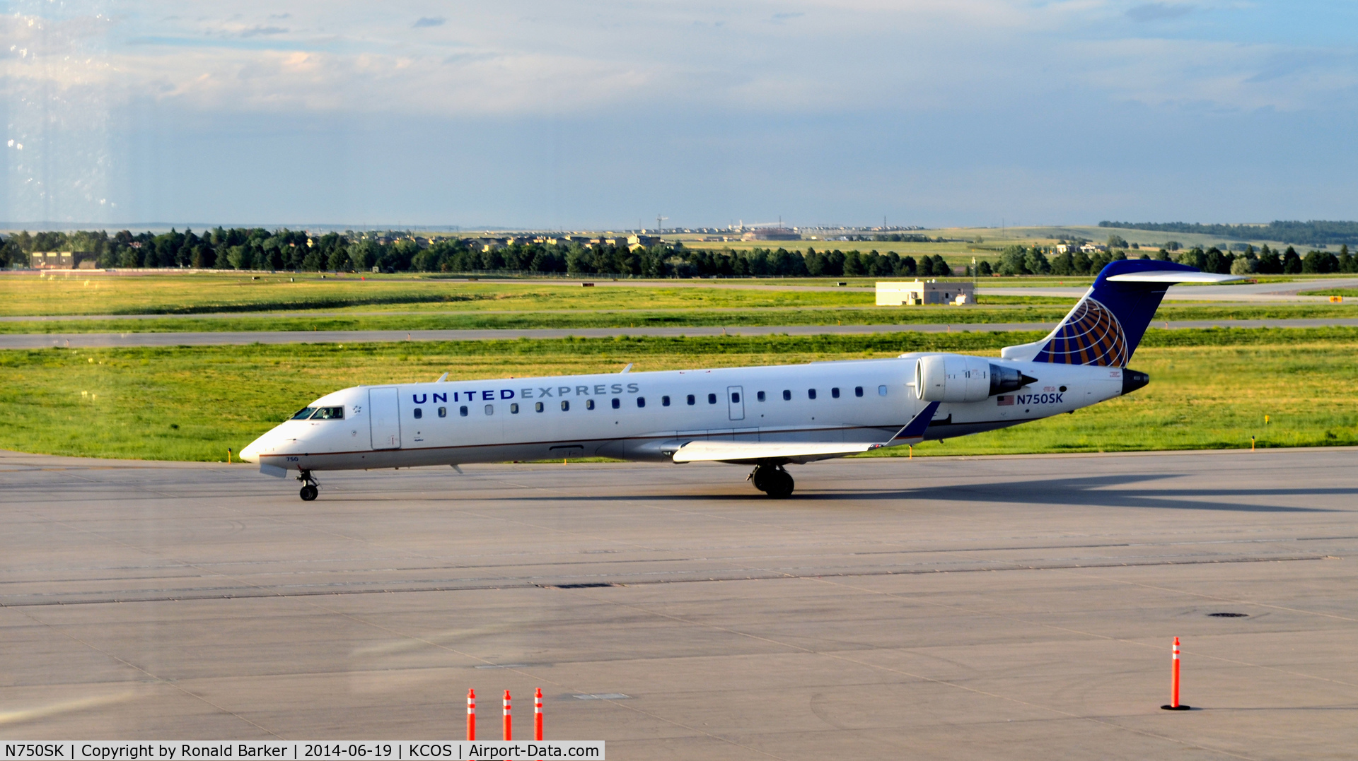 N750SK, 2005 Bombardier CRJ-701ER (CL-600-2C10) Regional Jet C/N 10207, Taxi COS