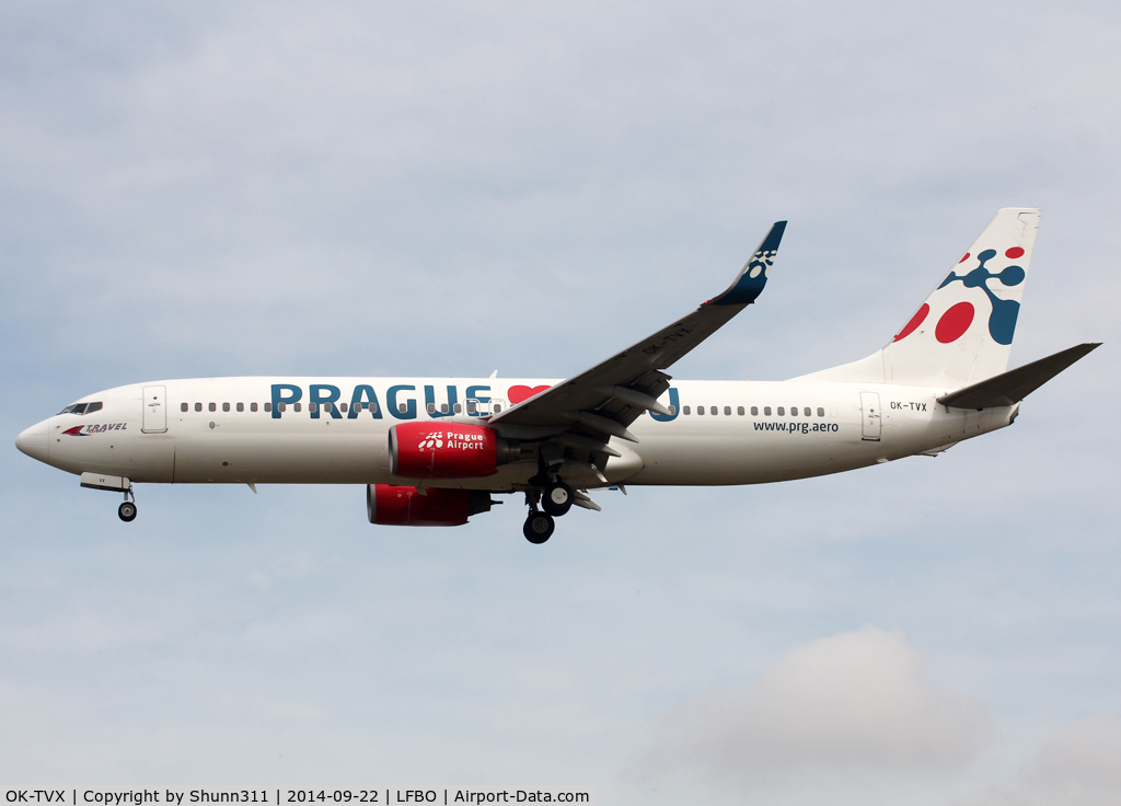 OK-TVX, 2005 Boeing 737-8Z9 C/N 33833, Landing rwy 32L in 'Prague Love You' c/s