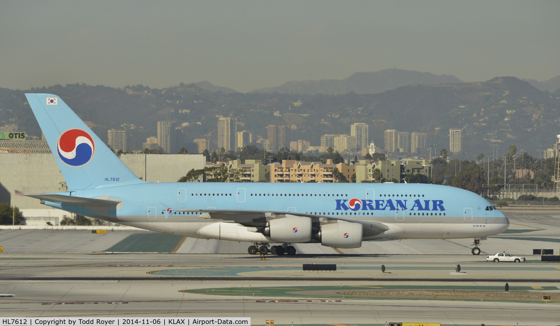 HL7612, 2011 Airbus A380-861 C/N 039, Taxiing to gate at LAX