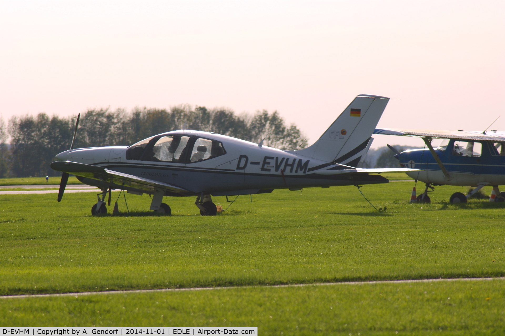 D-EVHM, 1998 Socata TB-20 Trinidad C/N 1837, Private (untitled), is here parked on the grass apron of the regional airport Essen / Mülheim(EDLE)