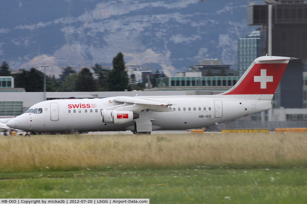 HB-IXO, 1996 British Aerospace Avro 146-RJ100 C/N E3284, Taxiing