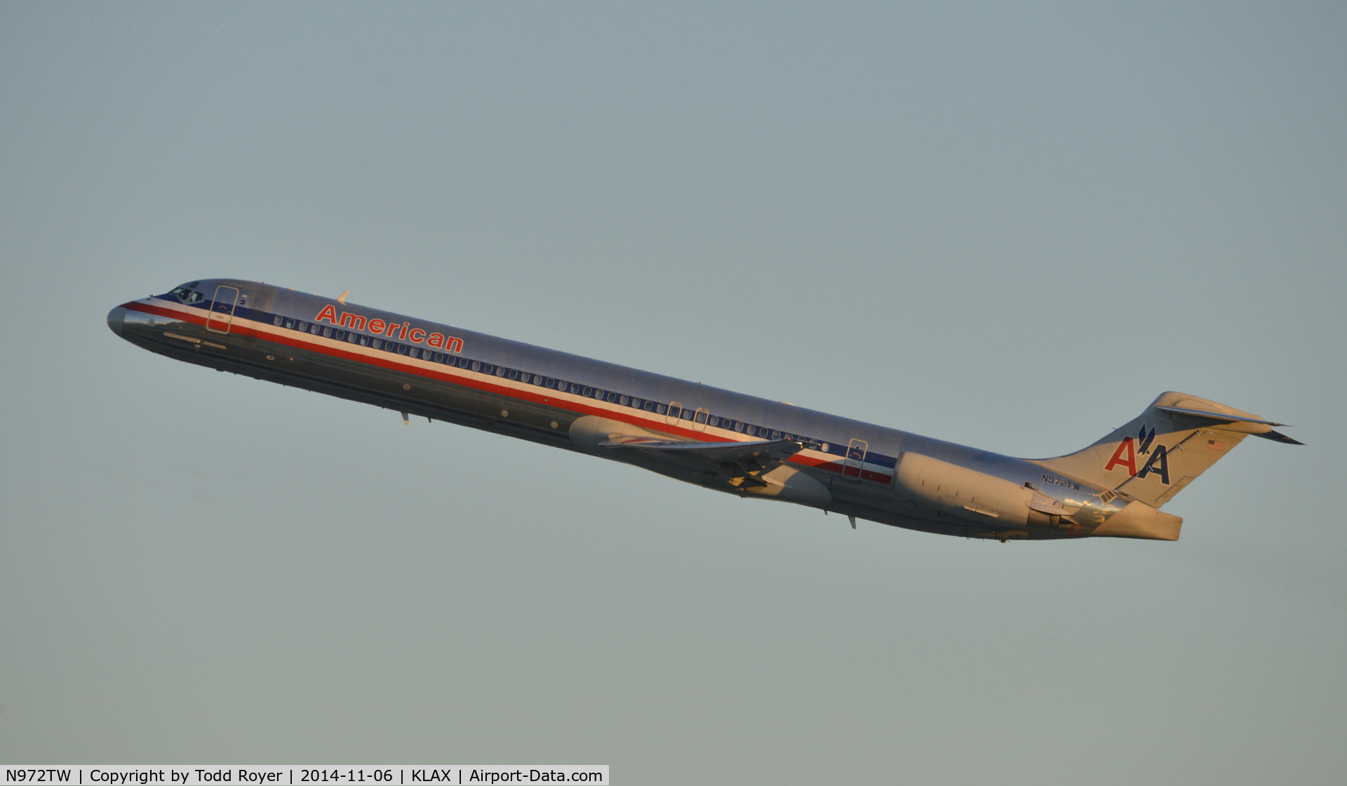 N972TW, 1999 McDonnell Douglas MD-83 (DC-9-83) C/N 53622, Departing LAX on 25R