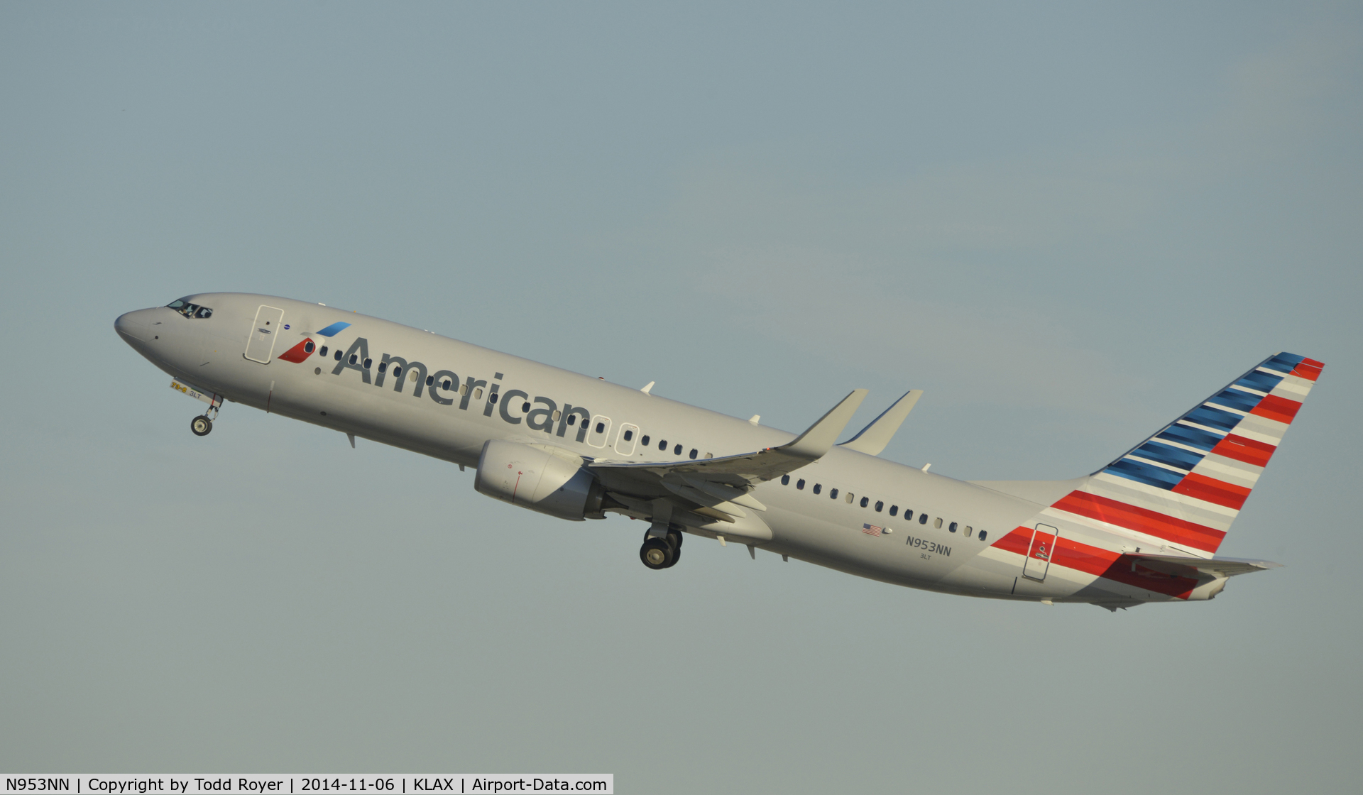 N953NN, 2014 Boeing 737-823 C/N 31196, Departing LAX on 25R
