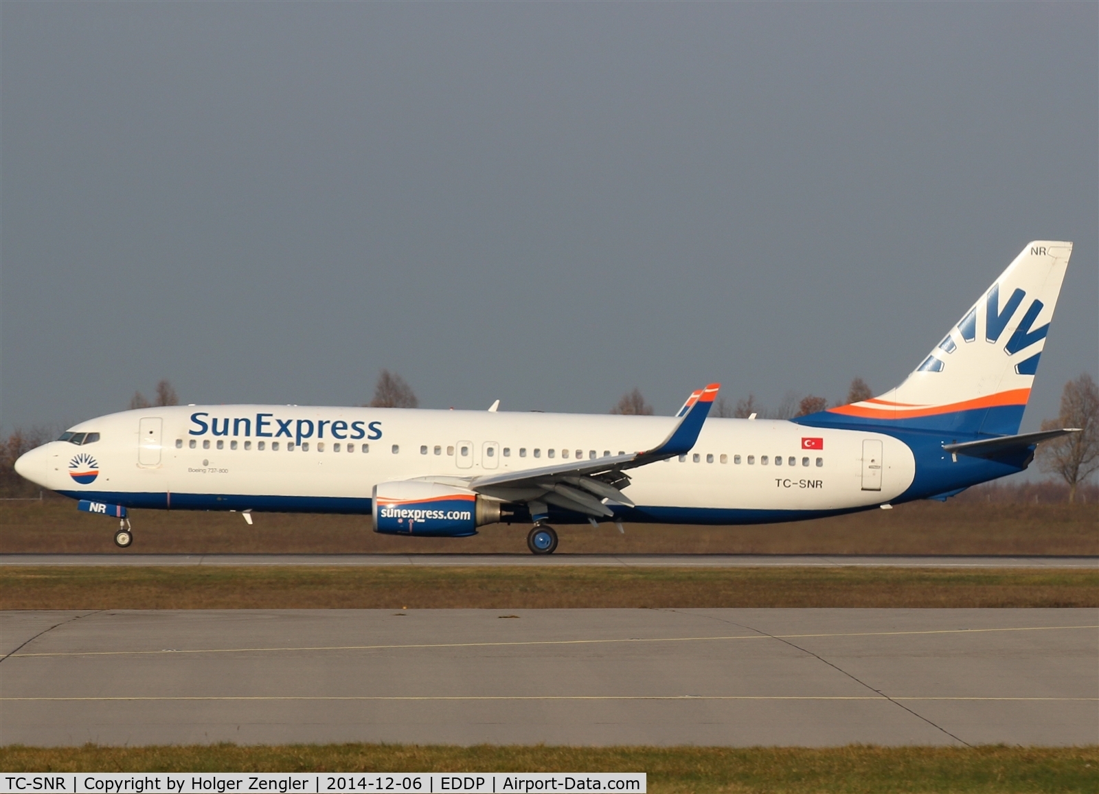 TC-SNR, 2010 Boeing 737-8HC C/N 40754, Fullthrottle for departure to AYT......