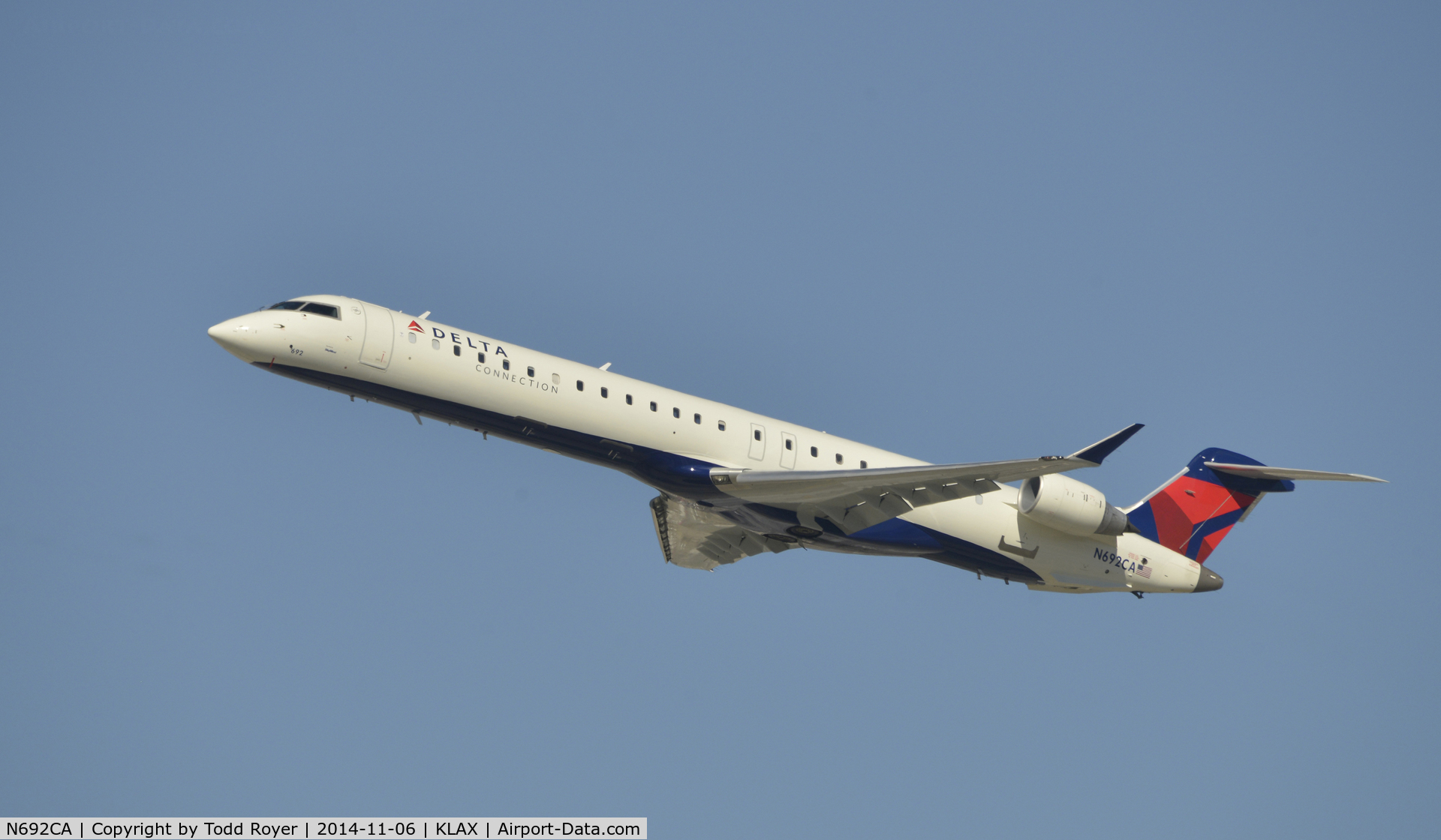 N692CA, 2006 Bombardier CRJ-900ER (CL-600-2D24) C/N 15092, Departing LAX on 25R