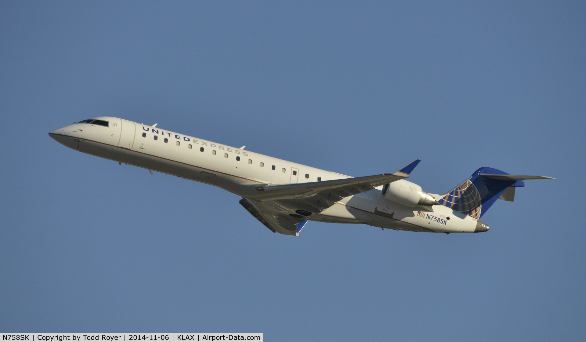 N758SK, 2005 Bombardier CRJ-701ER (CL-600-2C10) Regional Jet C/N 10222, Departing LAX on 25R