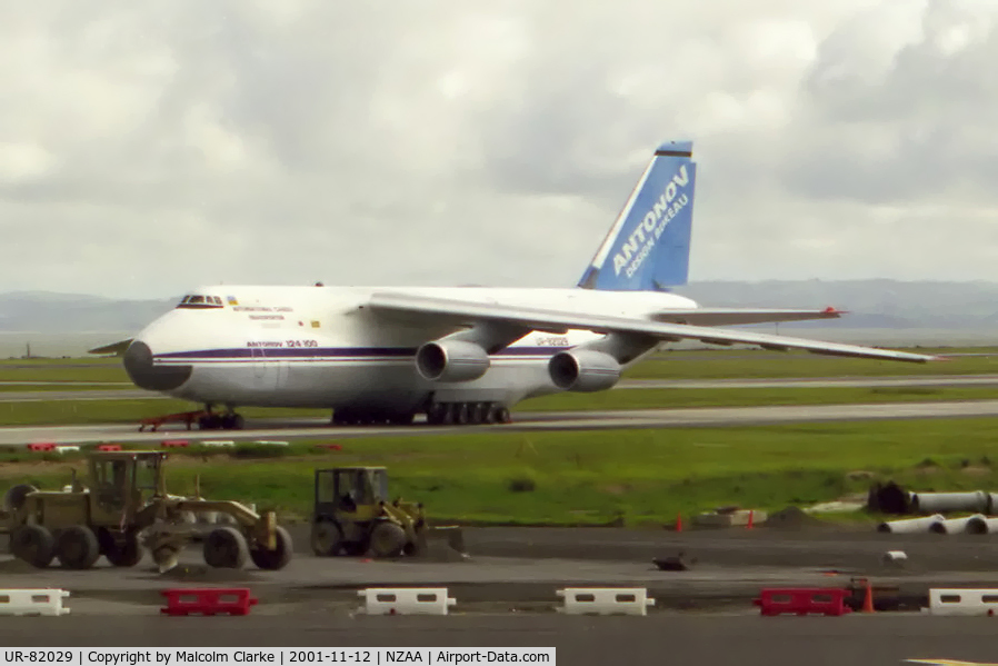 UR-82029, 1991 Antonov An-124-100 Ruslan C/N 19530502630/0210, Antonov An-124-100 Ruslan at Auckland International Airport, November 12 2001.