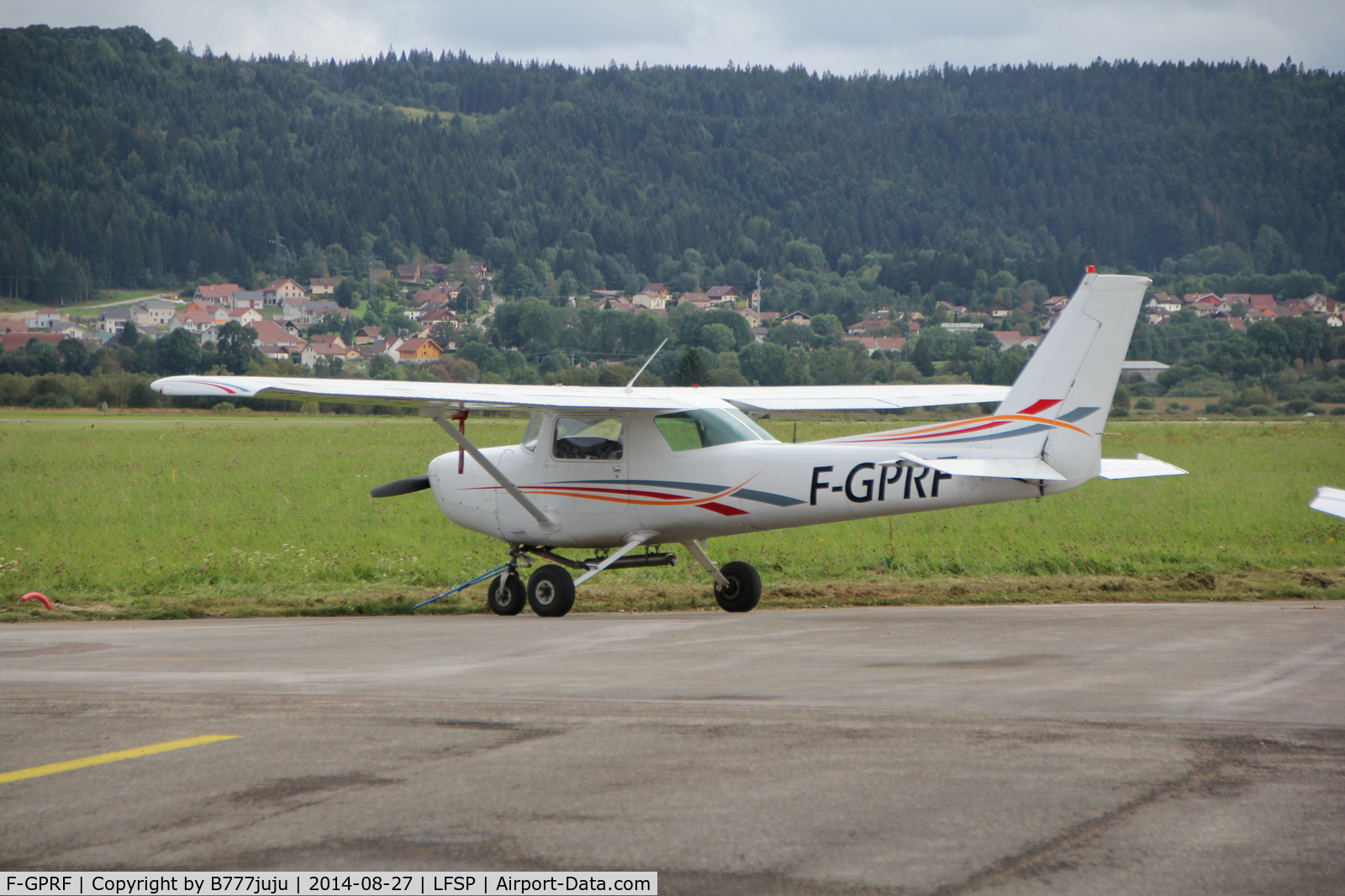 F-GPRF, Reims F152 C/N 152-84714, at Pontarlier