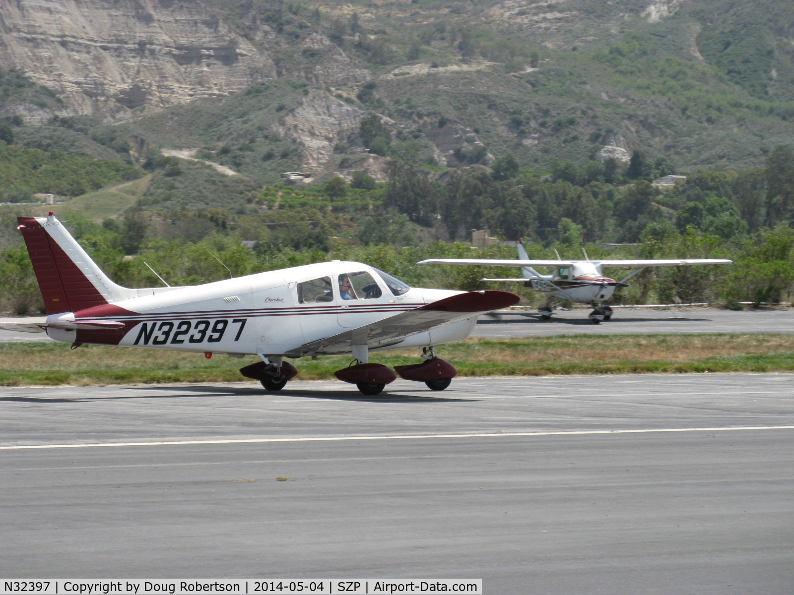 N32397, 1974 Piper PA-28-140 Cherokee C/N 28-7525062, 1974 Piper PA-28-140 CHEROKEE, Lycoming O-320-E2A 150 Hp, landing roll Rwy 22