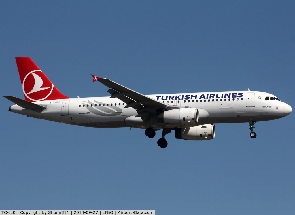 TC-JLK, 2002 Airbus A320-232 C/N 1909, Landing rwy 14R