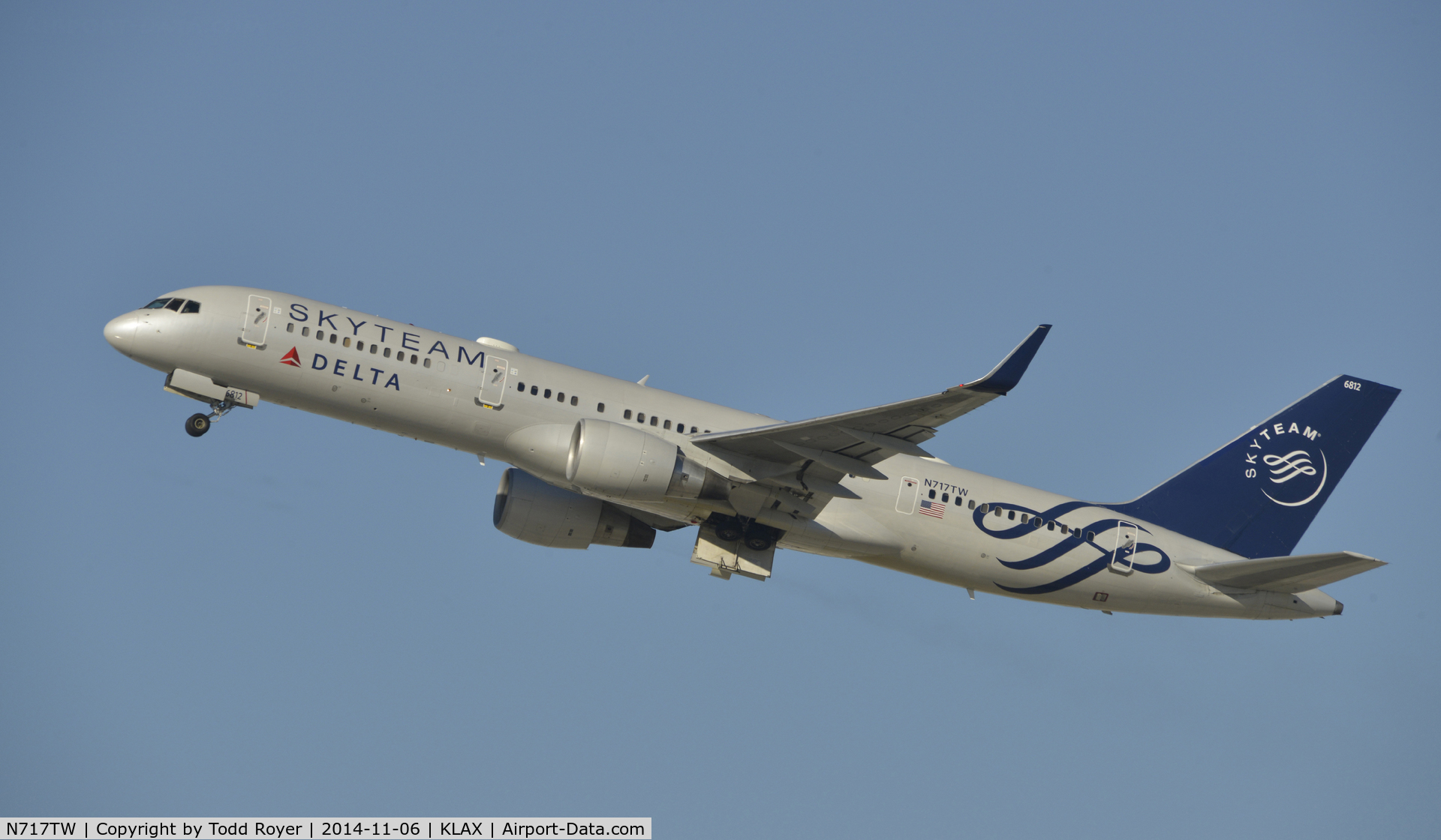 N717TW, 1999 Boeing 757-231 C/N 28485, Departing LAX on 25R