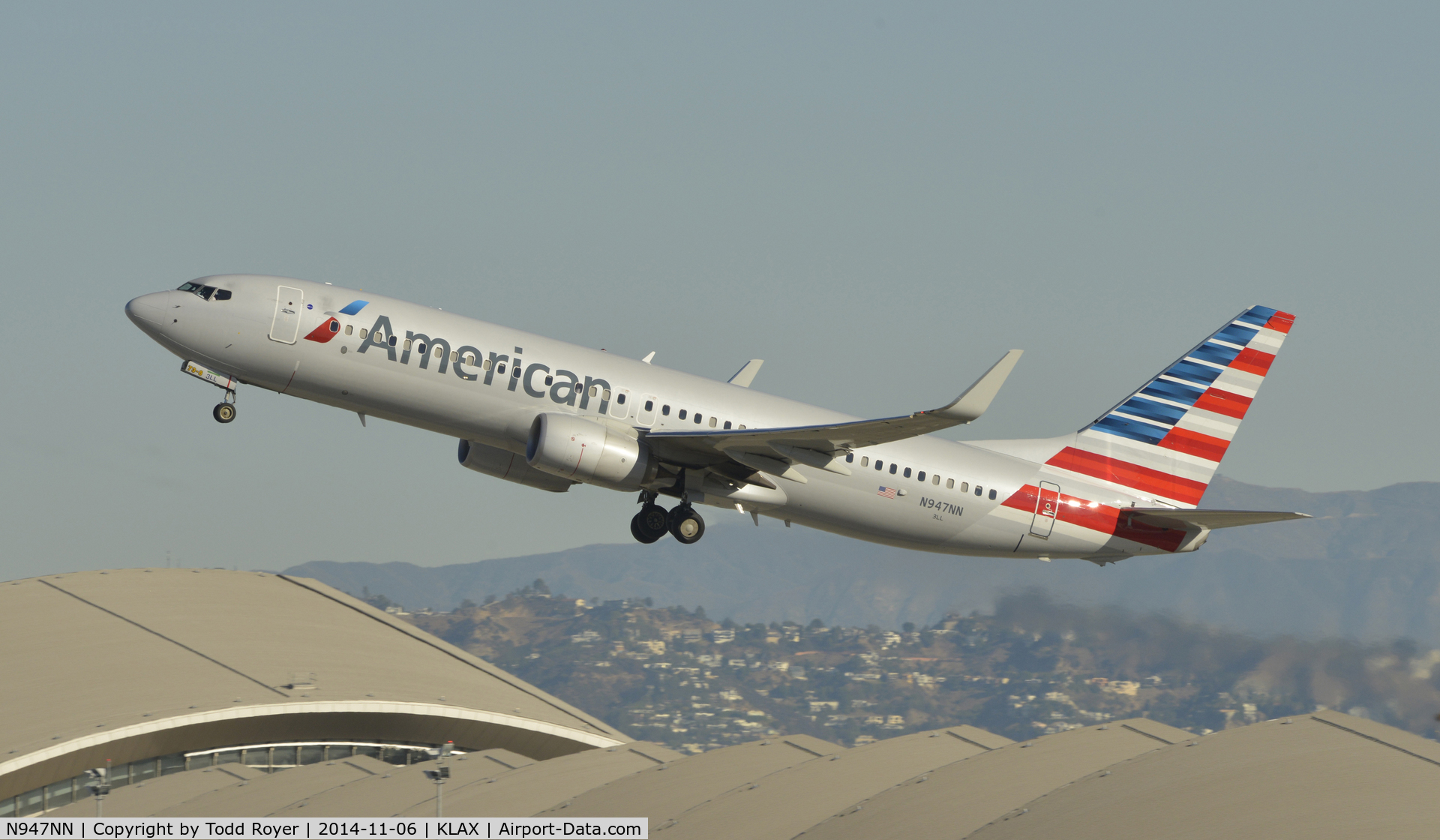 N947NN, 2014 Boeing 737-823 C/N 31190, Departing LAX on 25R