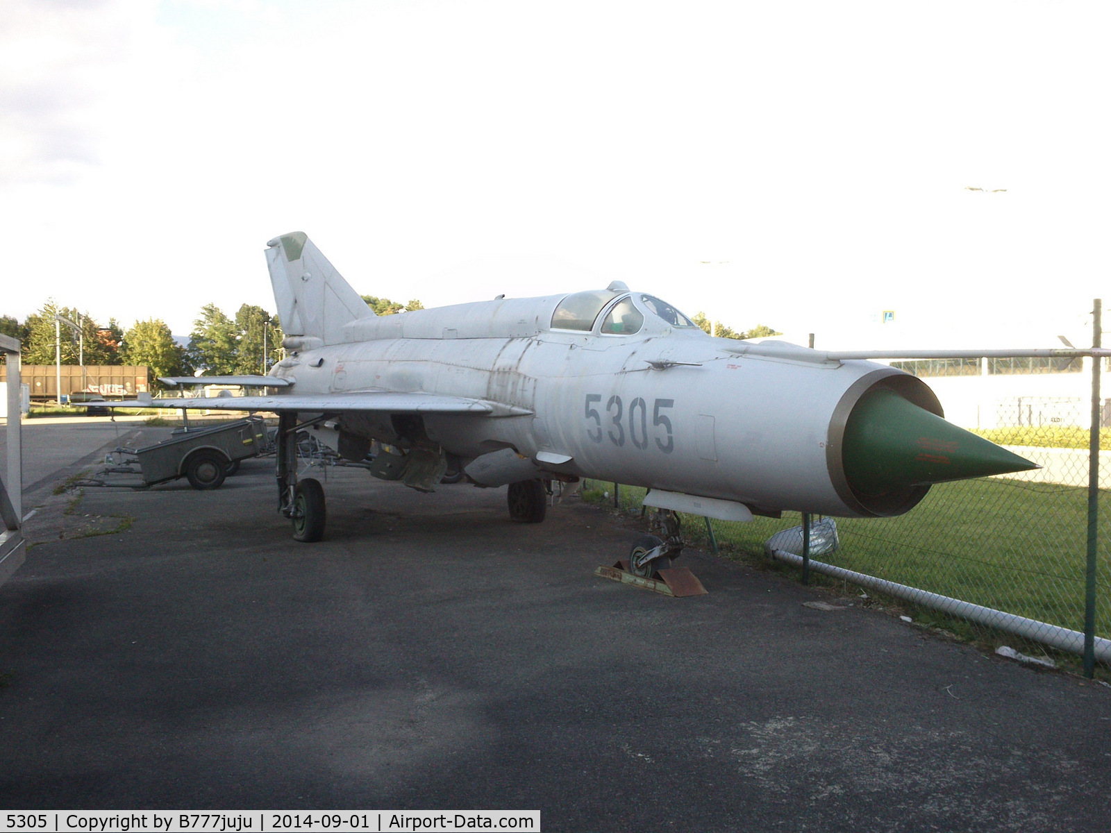 5305, Mikoyan-Gurevich MiG-21MF C/N 965305, at MilitaryMegastore Orbe