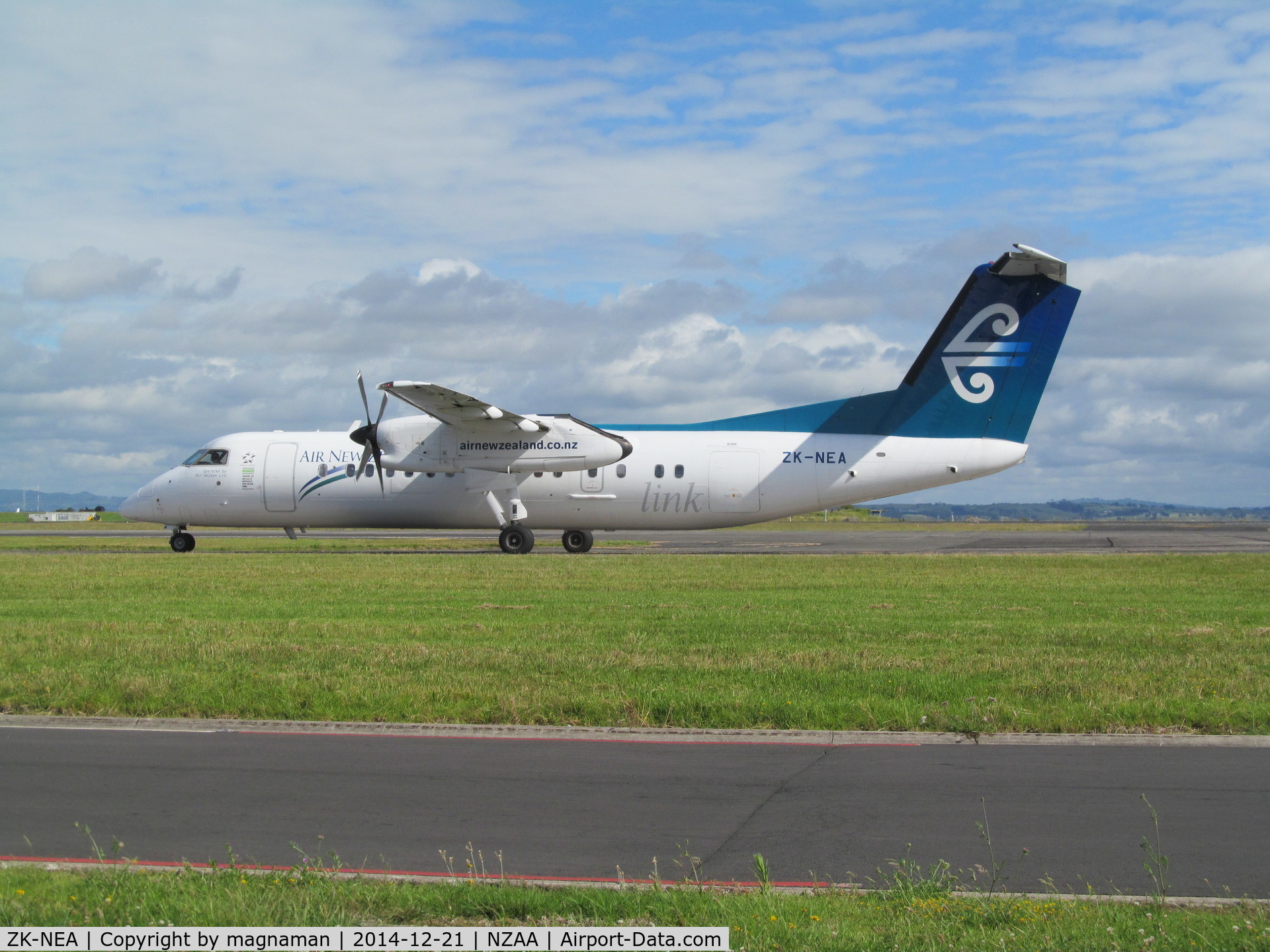 ZK-NEA, 2005 De Havilland Canada DHC-8-311 Dash 8 C/N 611, taxying for departure