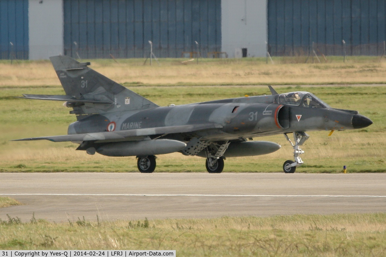 31, Dassault Super Etendard C/N 31, Dassault Super Etendard M (SEM), Taxiing after landing rwy 26, Landivisiau Naval Air Base (LFRJ)
