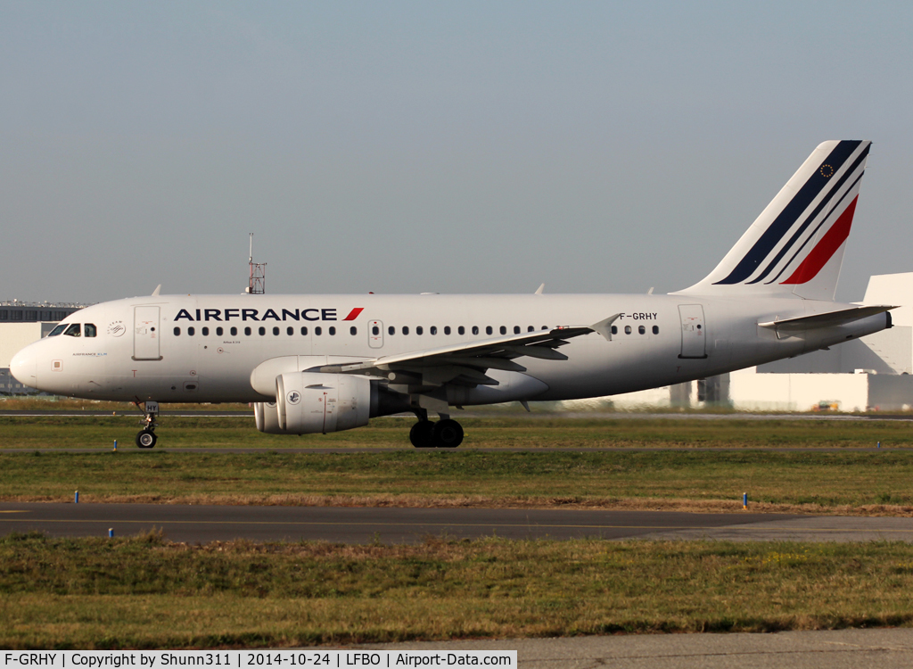 F-GRHY, 2001 Airbus A319-111 C/N 1616, Taxiing holding point rwy 32R for departure... new c/s