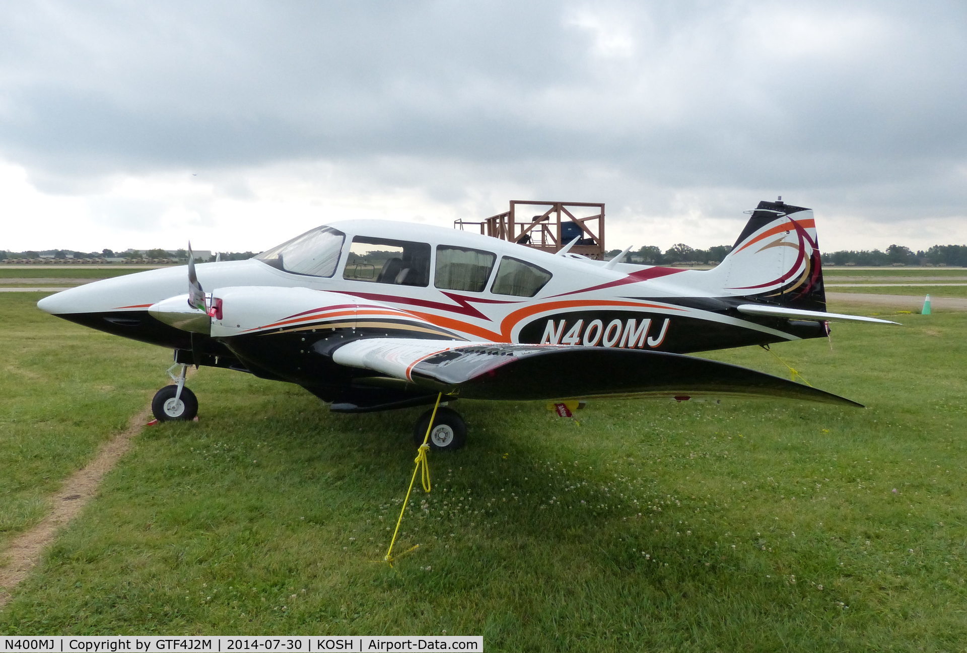 N400MJ, Piper PA-23-160 Apache C/N 23-1627, N400MJ  at Oshkosh 30.7.14