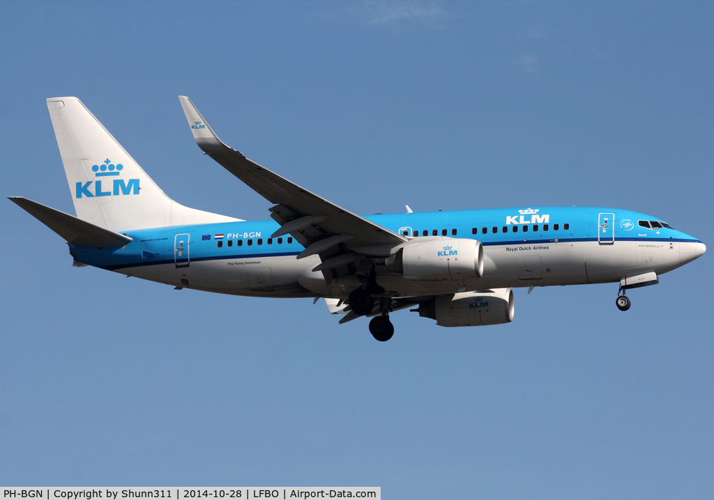 PH-BGN, 2011 Boeing 737-7K2 C/N 38125, Landing rwy 14R