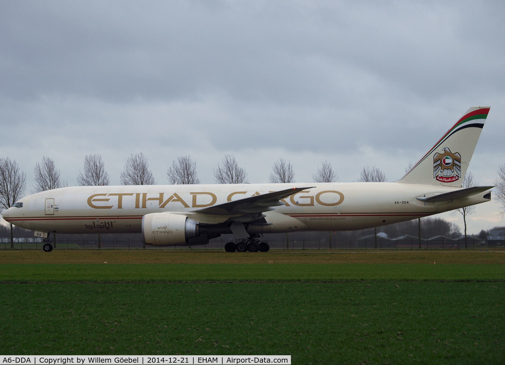 A6-DDA, 2011 Boeing 777-FFX C/N 39682, Taxi from runway 18R to the gate of Schiphol Airport