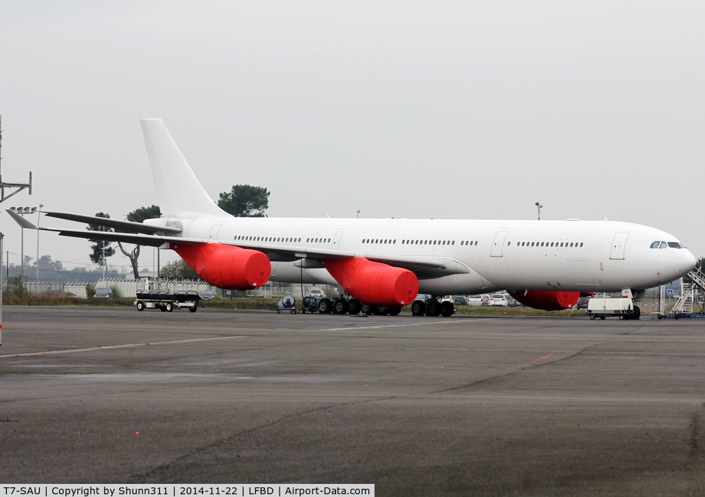 T7-SAU, 2004 Airbus A340-541 C/N 563, Stored in all white c/s without titles... Ex. Singapore Airlines as 9V-SGE