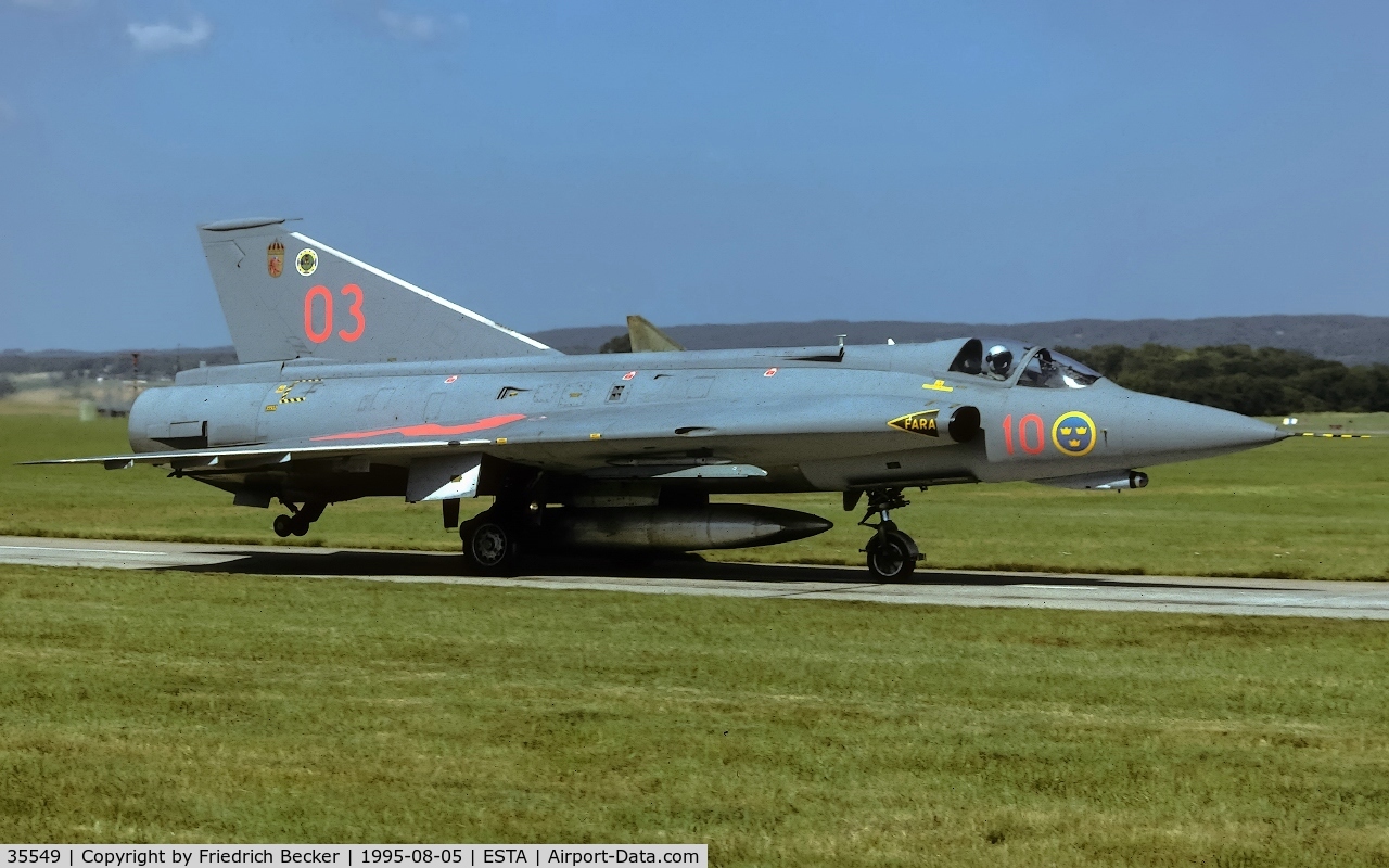 35549, Saab J-35F Draken C/N 35-549, taxying to the active