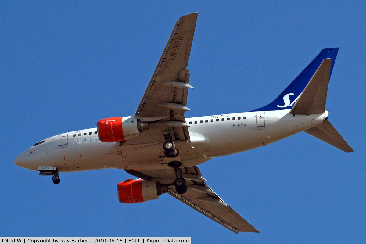 LN-RPW, 1999 Boeing 737-683 C/N 28289, Boeing 737-683] [28289] (SAS Scandinavian Airlines) Home~G 15/05/2010. On approach 27R.