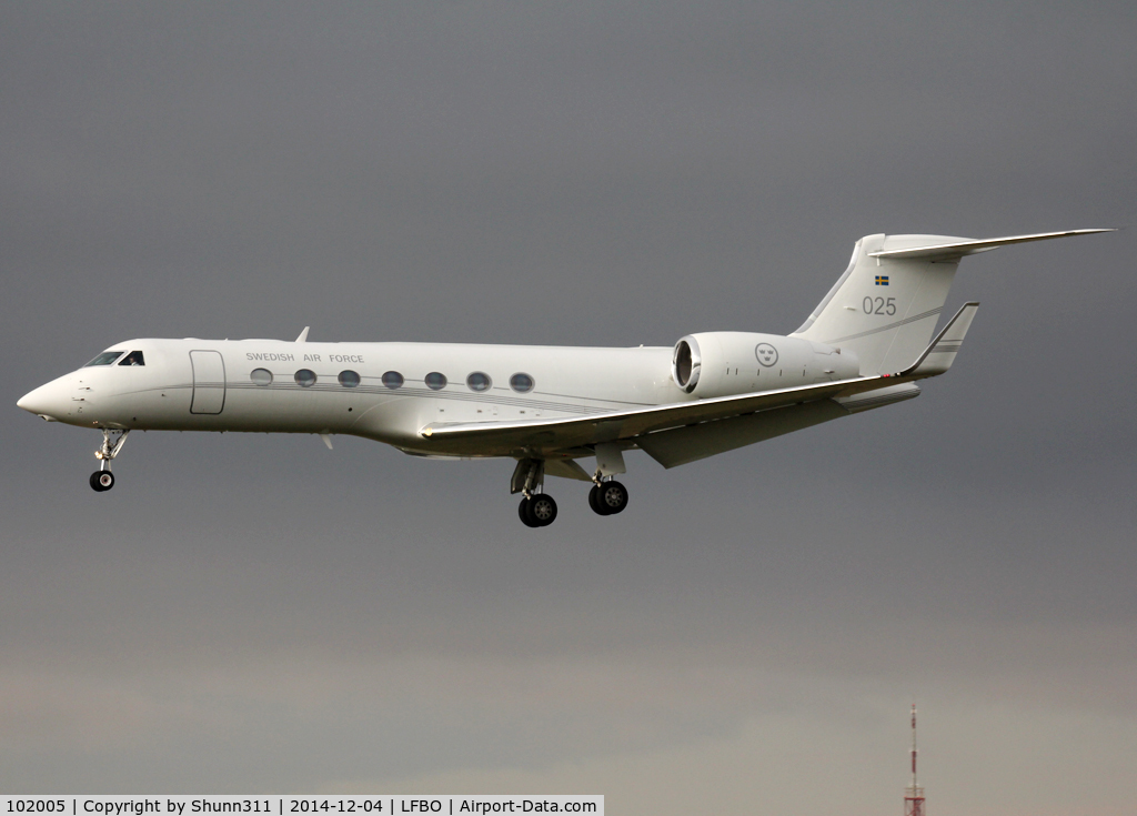 102005, 2008 Gulfstream Aerospace GV-SP (G550) C/N 5200, Landing rwy 14L