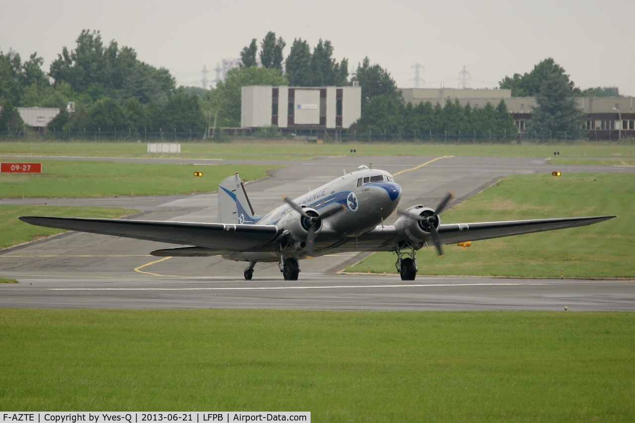 F-AZTE, 1943 Douglas C-47A-1-DL  Skytrain C/N 9172, Douglas C-47A Skytrain, Taxiing after landing, Paris-Le Bourget Air Show 2013