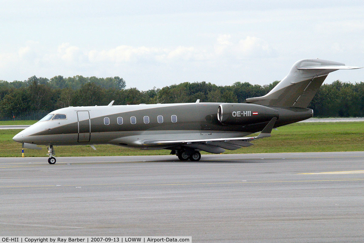OE-HII, Bombardier Challenger 300 (BD-100-1A10) C/N 20111, Bombardier Challenger 300 [20111] (Amira Air) Vienna-Schwechat~OE 12/09/2007