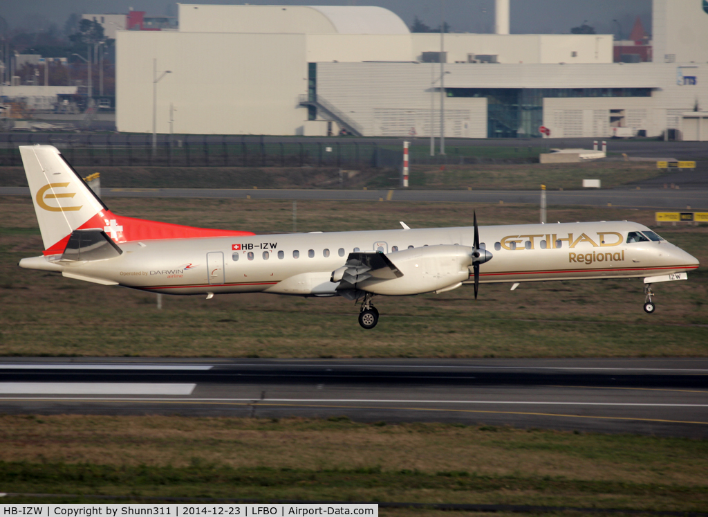 HB-IZW, 1996 Saab 2000 C/N 2000-039, Landing rwy 14R