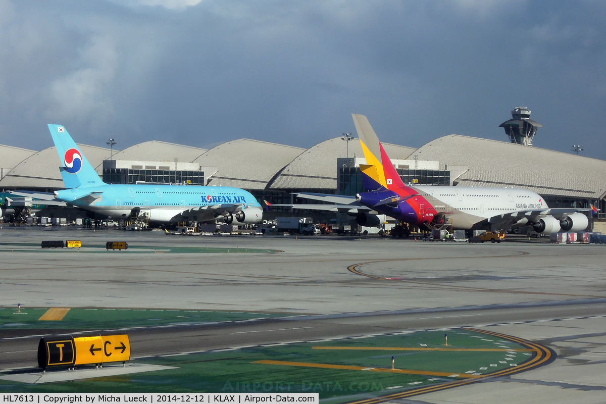HL7613, 2010 Airbus A380-861 C/N 059, Direct competitors next to each other at TBIT