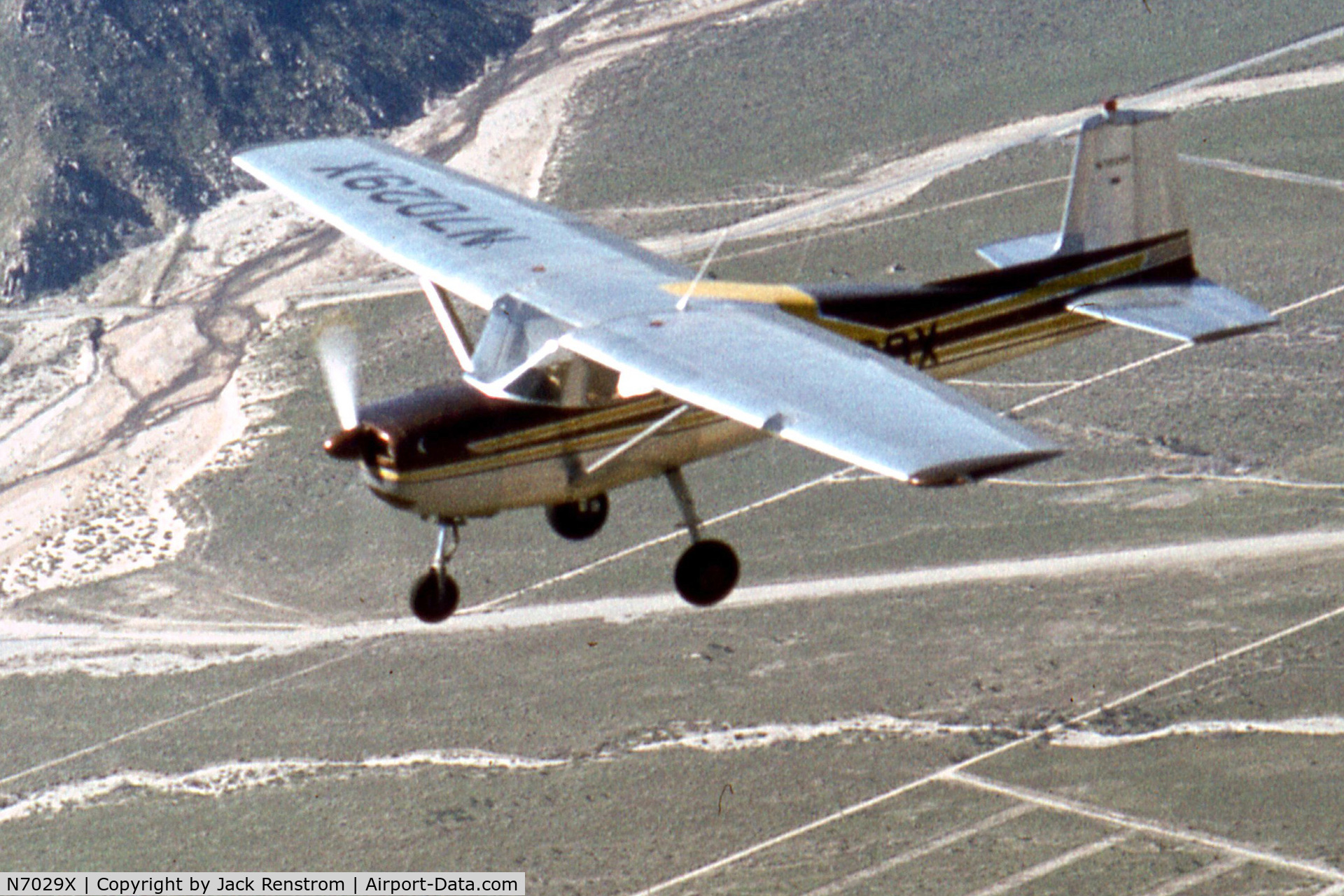 N7029X, 1960 Cessna 150A C/N 15059129, Down through the San Gabriels into L.A.