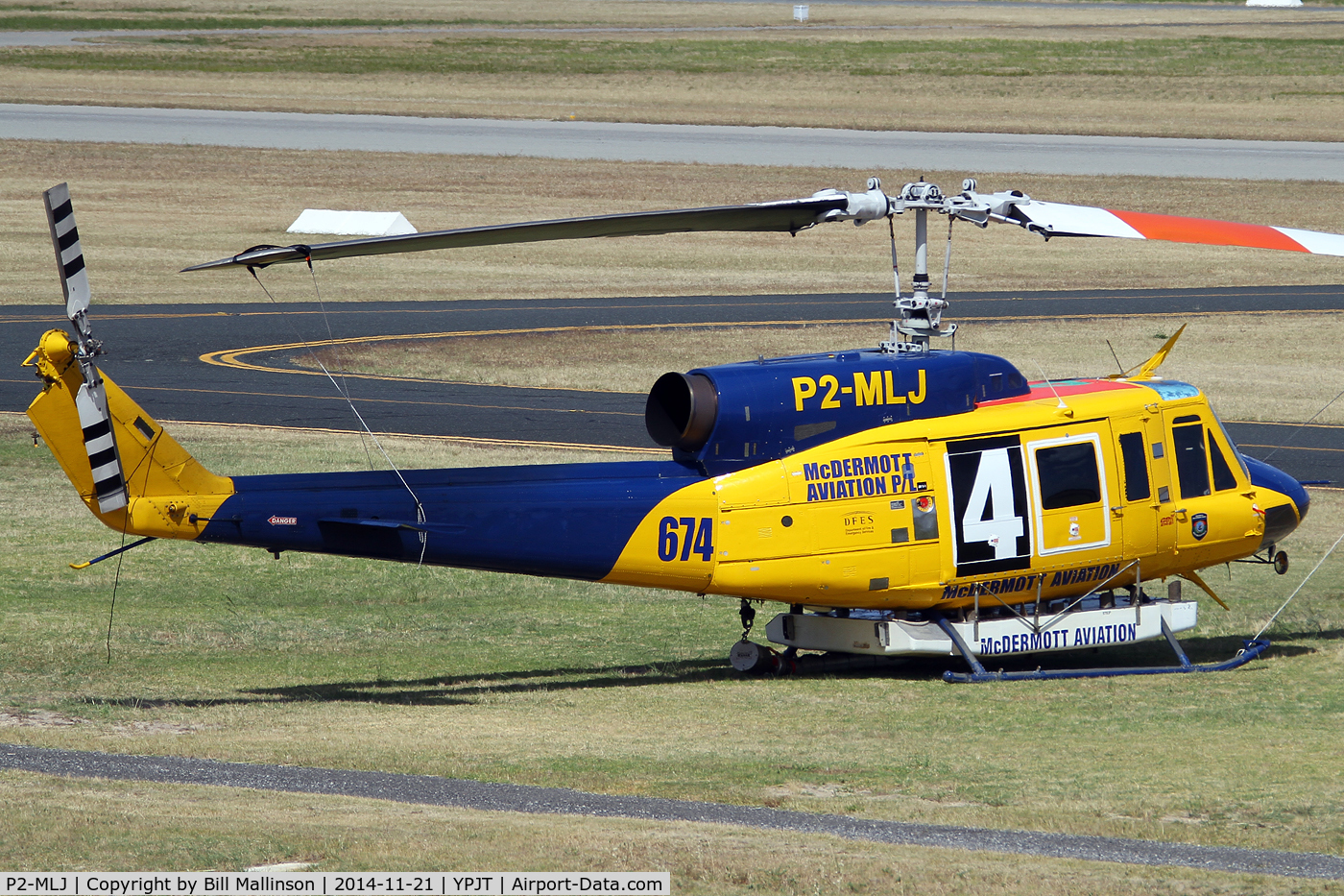 P2-MLJ, Bell 214B-1 Biglifter C/N 28066, waiting for the call