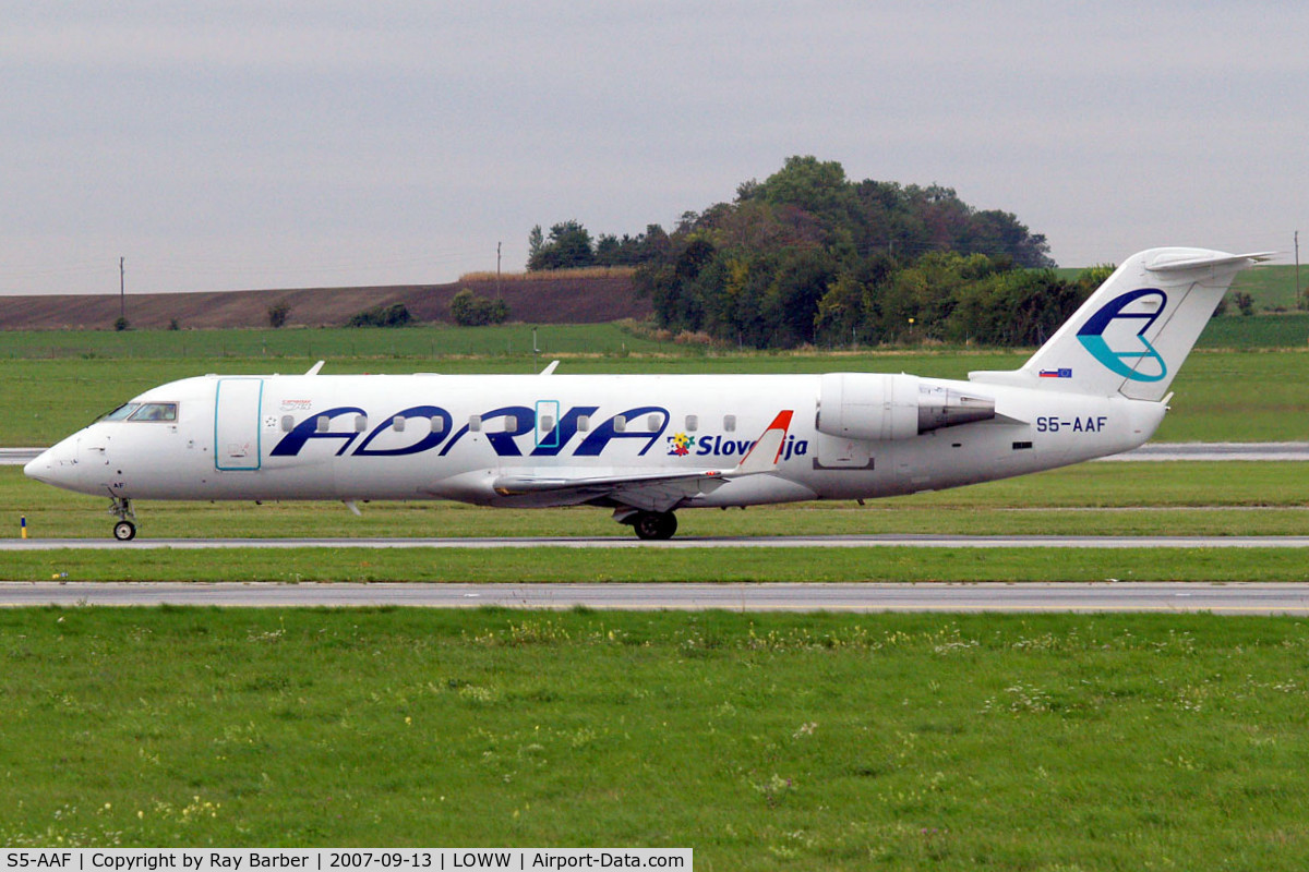S5-AAF, 1998 Canadair CRJ-200LR (CL-600-2B19) C/N 7272, Canadair CRJ-200LR [7272] (Adria Airways) Vienna-Schwechat~OE 13/09/2007