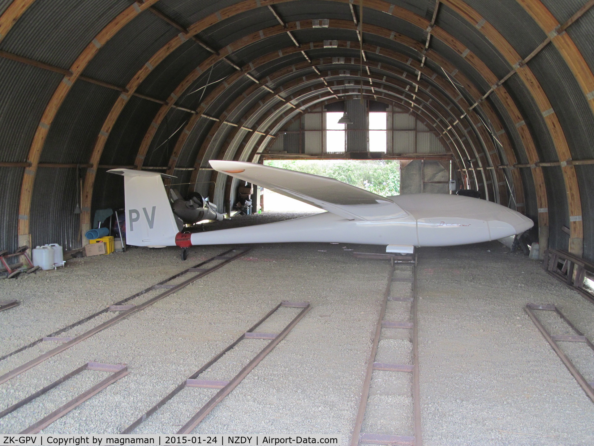 ZK-GPV, Schempp-Hirth Discus b C/N 120, in hangar by runway