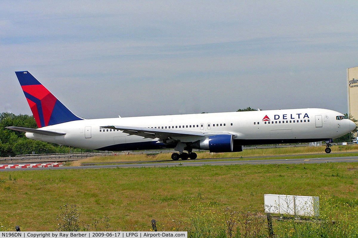N196DN, 1997 Boeing 767-332 C/N 28453, Boeing 767-332ER [28453] (Delta Air Lines) Paris-Charles De Gaulle~F 17/06/2009