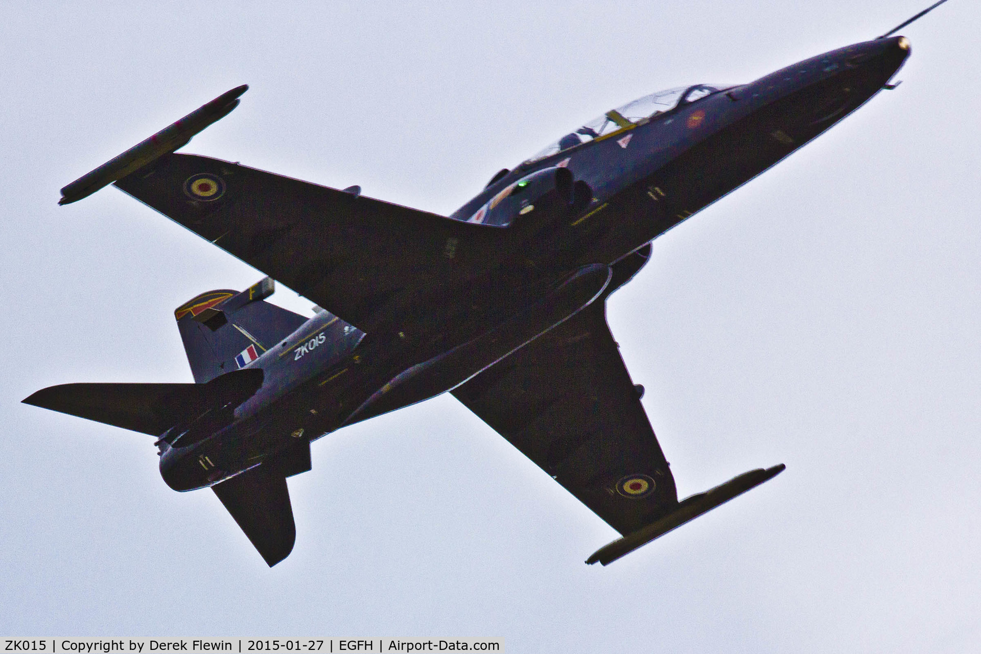 ZK015, 2008 British Aerospace Hawk T2 C/N RT006/1244, Hawk T.2 Coded F, of 4(R) Squadron, RAF Valley, out of the Range at Pembrey, fast fly by, runway 04 at EGFH.