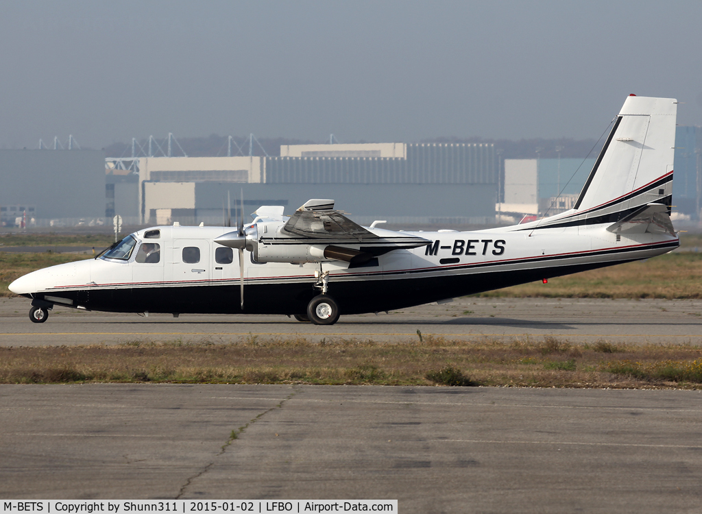 M-BETS, 1982 Gulfstream American 695A Jetprop 1000 C/N 96034, Taxiing for departure...
