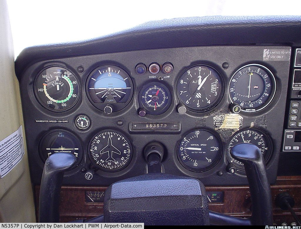 N5357P, 1981 Cessna 152 C/N 15284927, N5357P Instrument Panel