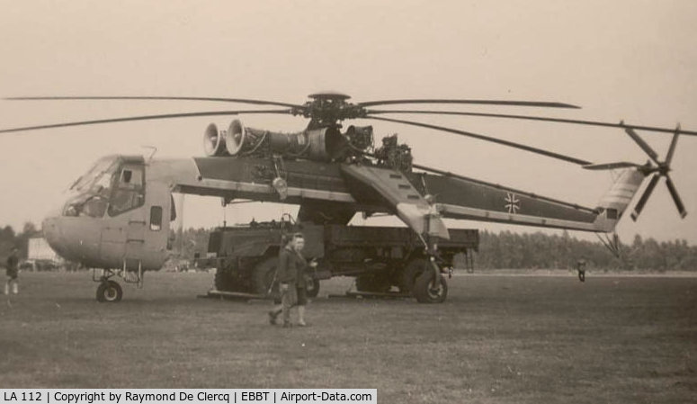 LA 112, 1963 Sikorsky S-64A Skycrane C/N 64-002, Belgian Army Light Aviation Meeting at Brasschaat (Antwerp) on 1966-09-18.This was the 2nd prototype tested by the West German Defence Ministry as D-9510,later used as LA+112 by the Luftwaffe.
In 1968 returned to the USA as N6959R and converted to S-64E.