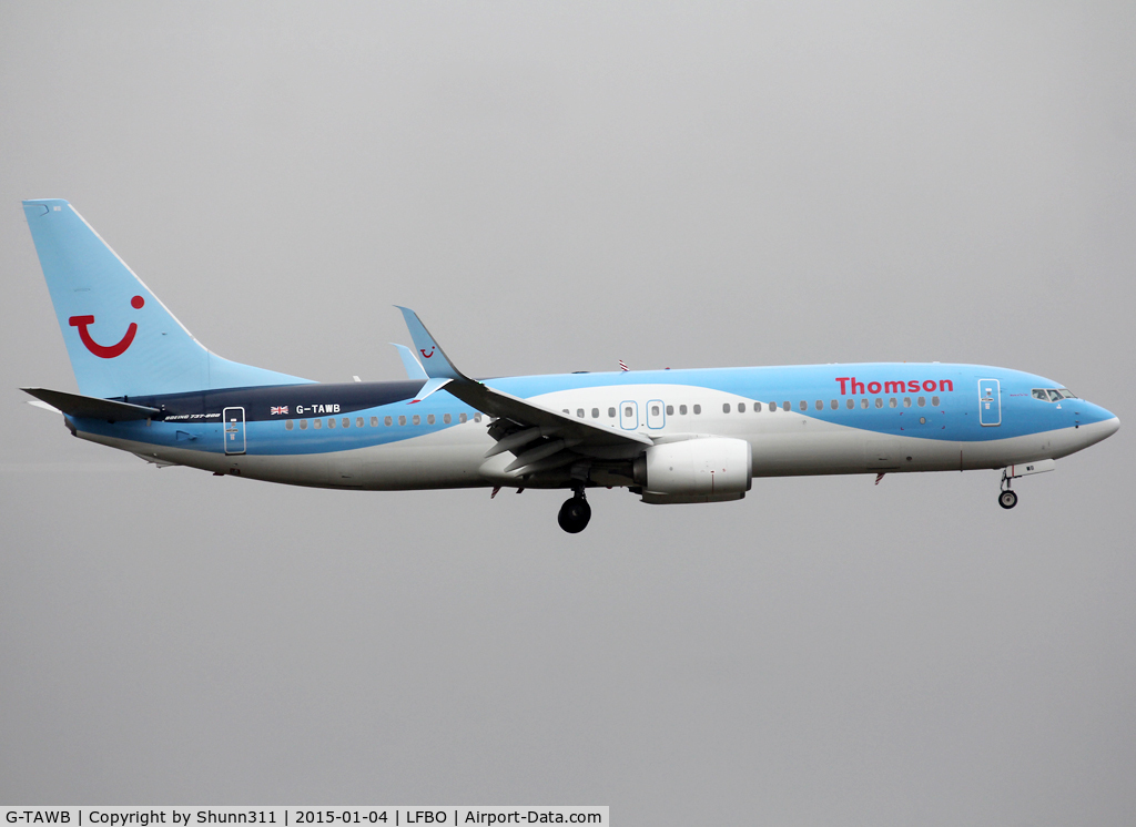 G-TAWB, 2012 Boeing 737-8K5 C/N 37242, Landing rwy 32L in new c/s with additional scimitar winglets