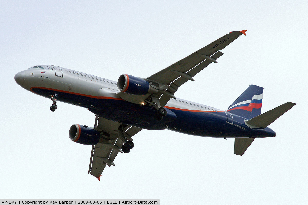 VP-BRY, 2007 Airbus A320-214 C/N 3052, Airbus A320-214 [3052] (Aeroflot Russian Airlines) Home~G 05/08/2009. On approach 27R.